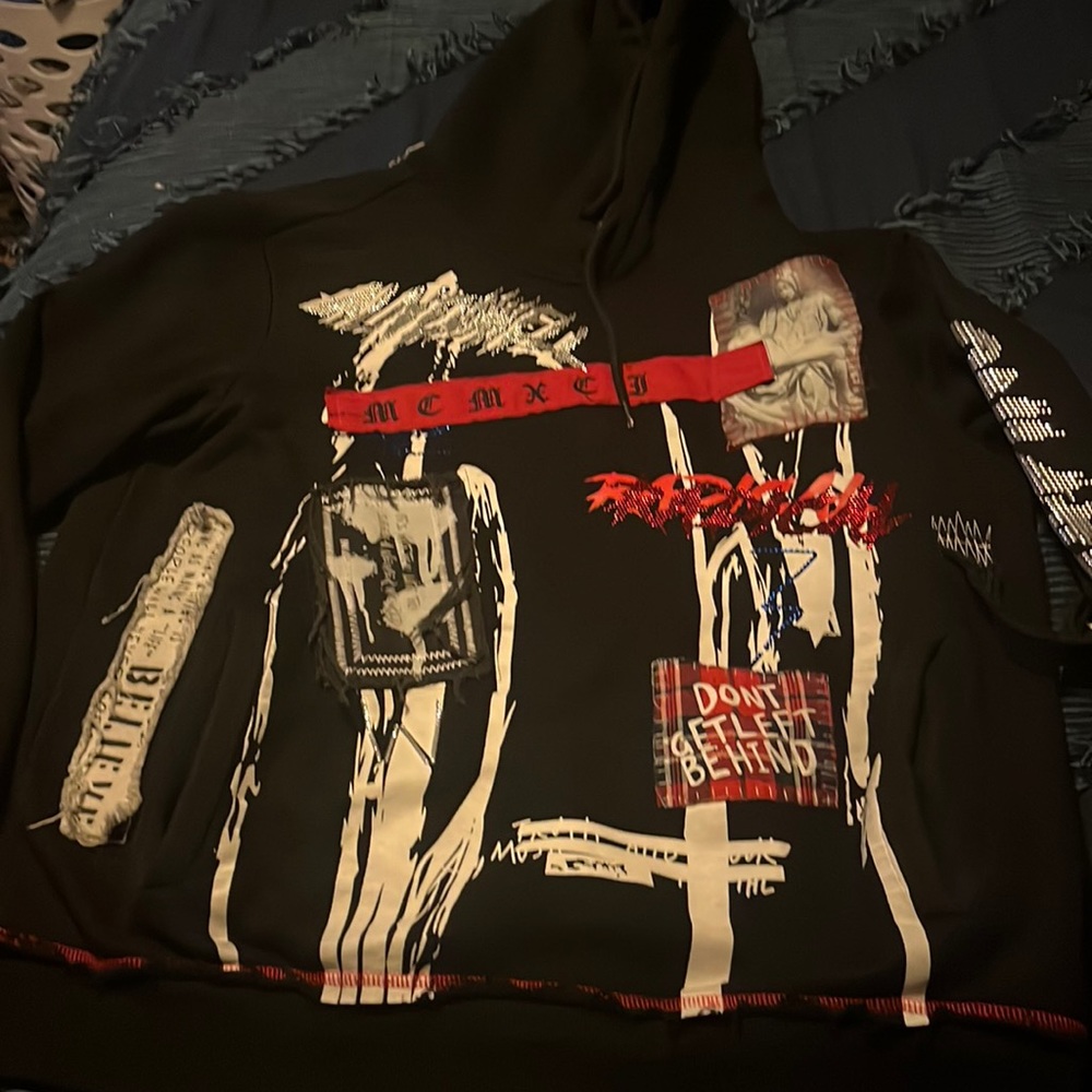 Trendy hoodie with bling